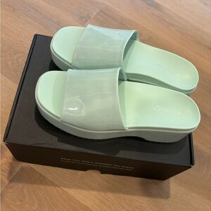 Vionic Trista 9.5 M minta platform wedge sandal